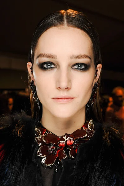 Look 15